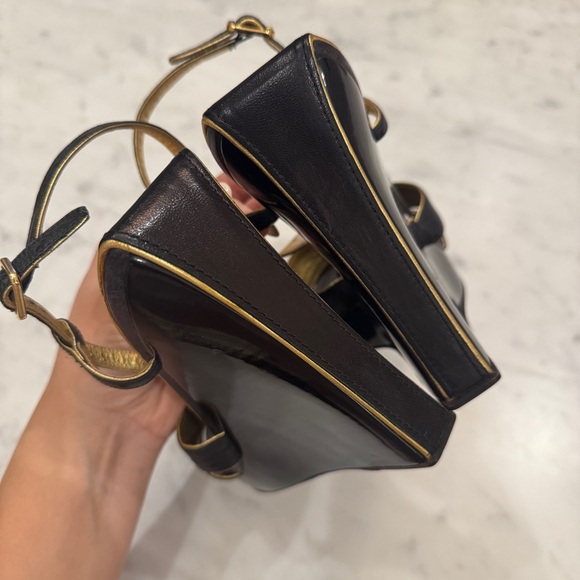 Salvatore Ferragamo Black Leather Wedges Ostrich Print Gold Trim Strappy Sandals - Picture 3 of 7